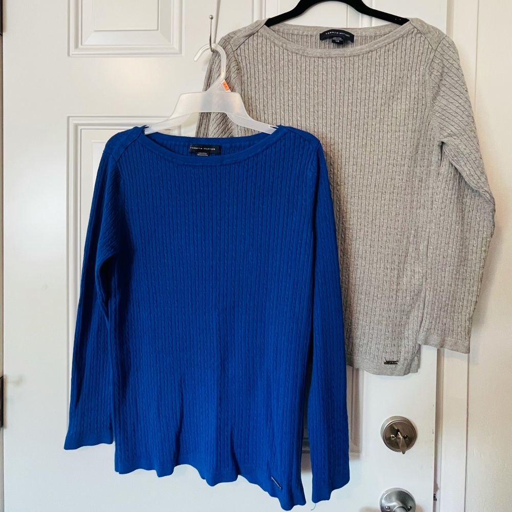 Bundle of 2 Tommy Hilfinger sweaters 💙🤍 L
